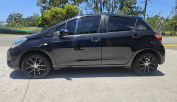 2017 Auto Toyota Yaris with low kms and easy finance 4.jpg